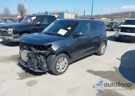 2020 Kia Soul Lx z USA, uszkodzony, nr VIN KNDJ23AU1L7097951